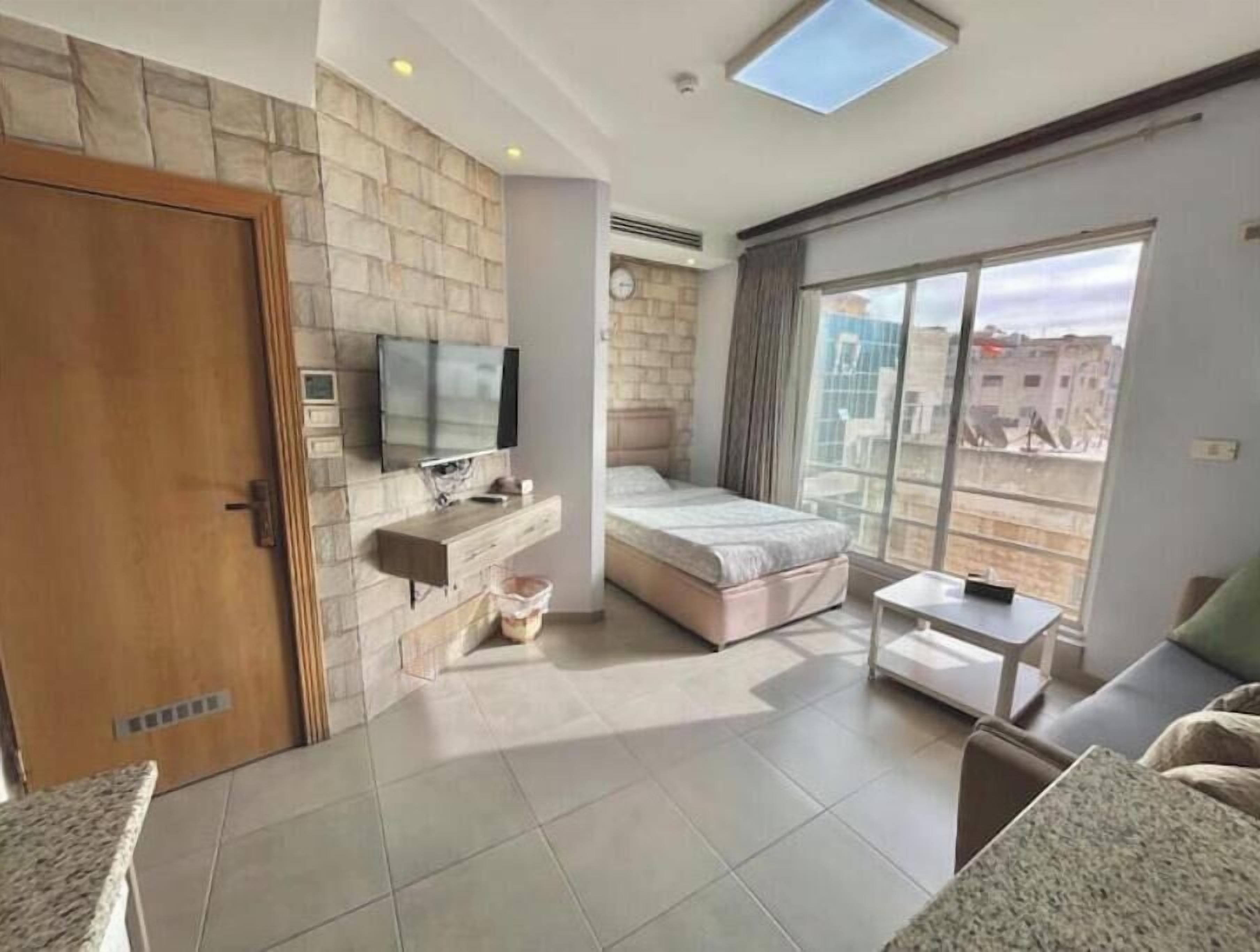 1 多间卧室、上网接入、床单