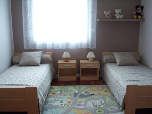 3 bedrooms, iron/ironing board, free WiFi, bed sheets