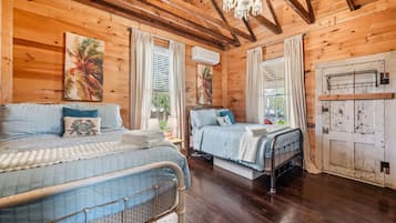 3 chambres, bureau, fer et planche à repasser, lit parapluie