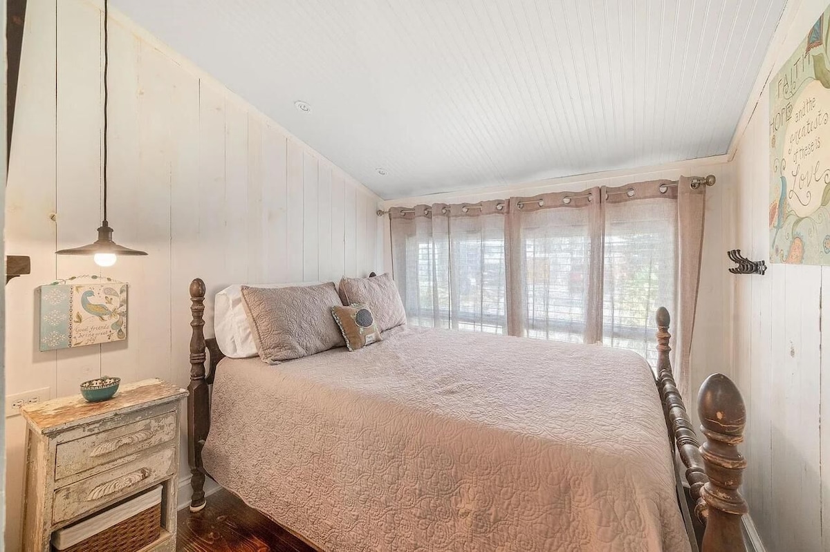 Photo 28 of Charming Cottage in St. Aug - Kids Room & Firepit