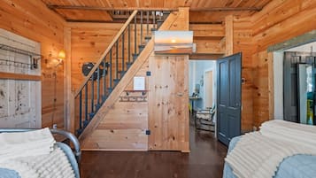 3 bedrooms, desk, iron/ironing board, travel cot