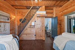 3 chambres, bureau, fer et planche à repasser, lit parapluie