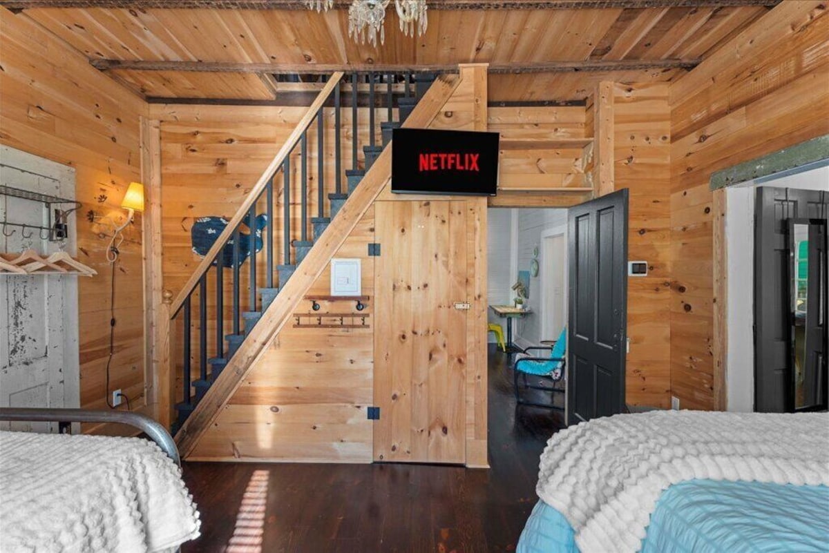 Photo 20 of Charming Cottage in St. Aug - Kids Room & Firepit