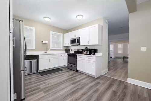 Spacious Urban Townhouse • Groups and Family