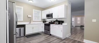 Spacious Urban Townhouse • Groups and Family