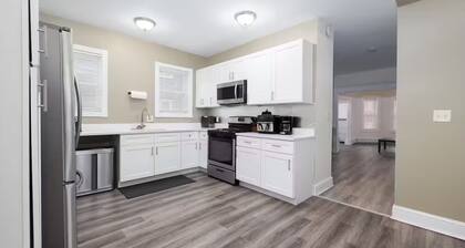 Spacious Urban Townhouse • Groups and Family