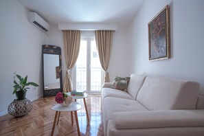 Design Apartment, Garden View | Living area - Captain's Villa (Budva)