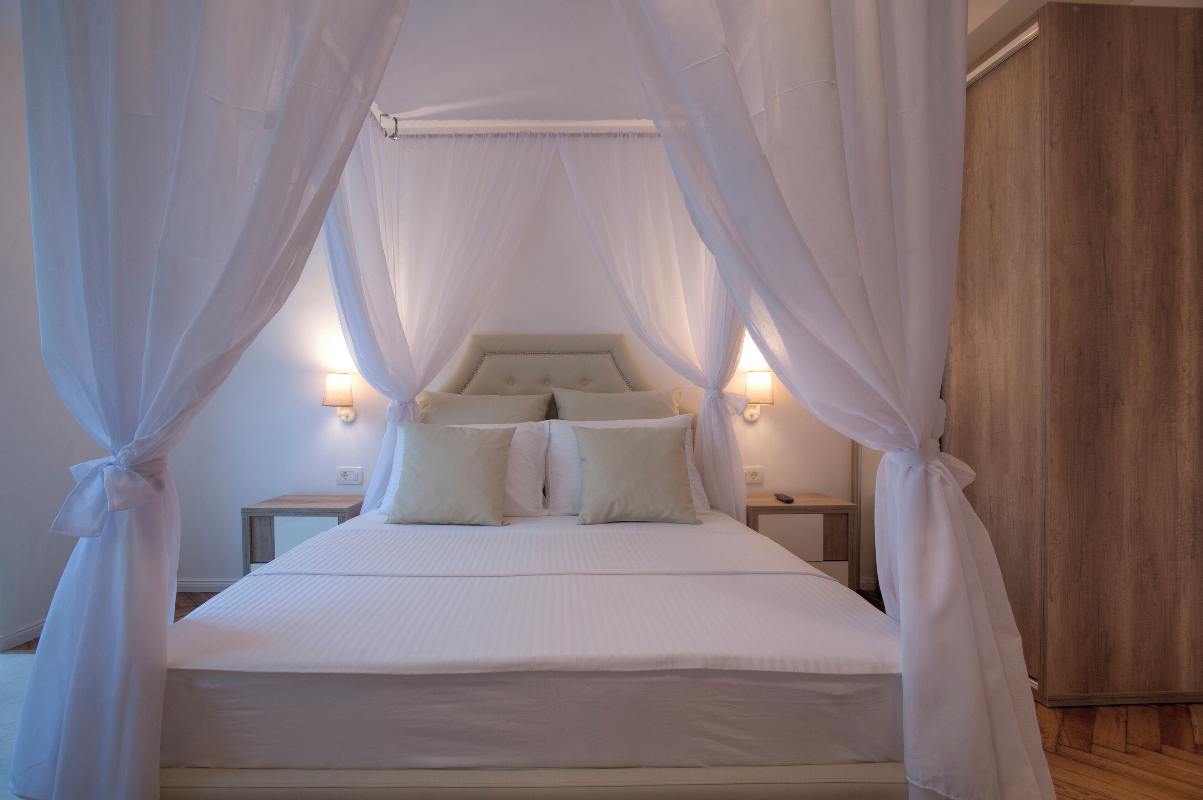 Estudio romántico, vista al jardín | Caja de seguridad en la habitación y insonorización 