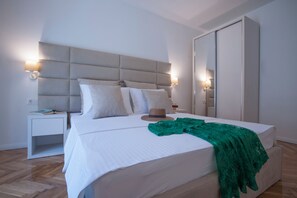 Caja de seguridad en la habitación y decoración personalizada 