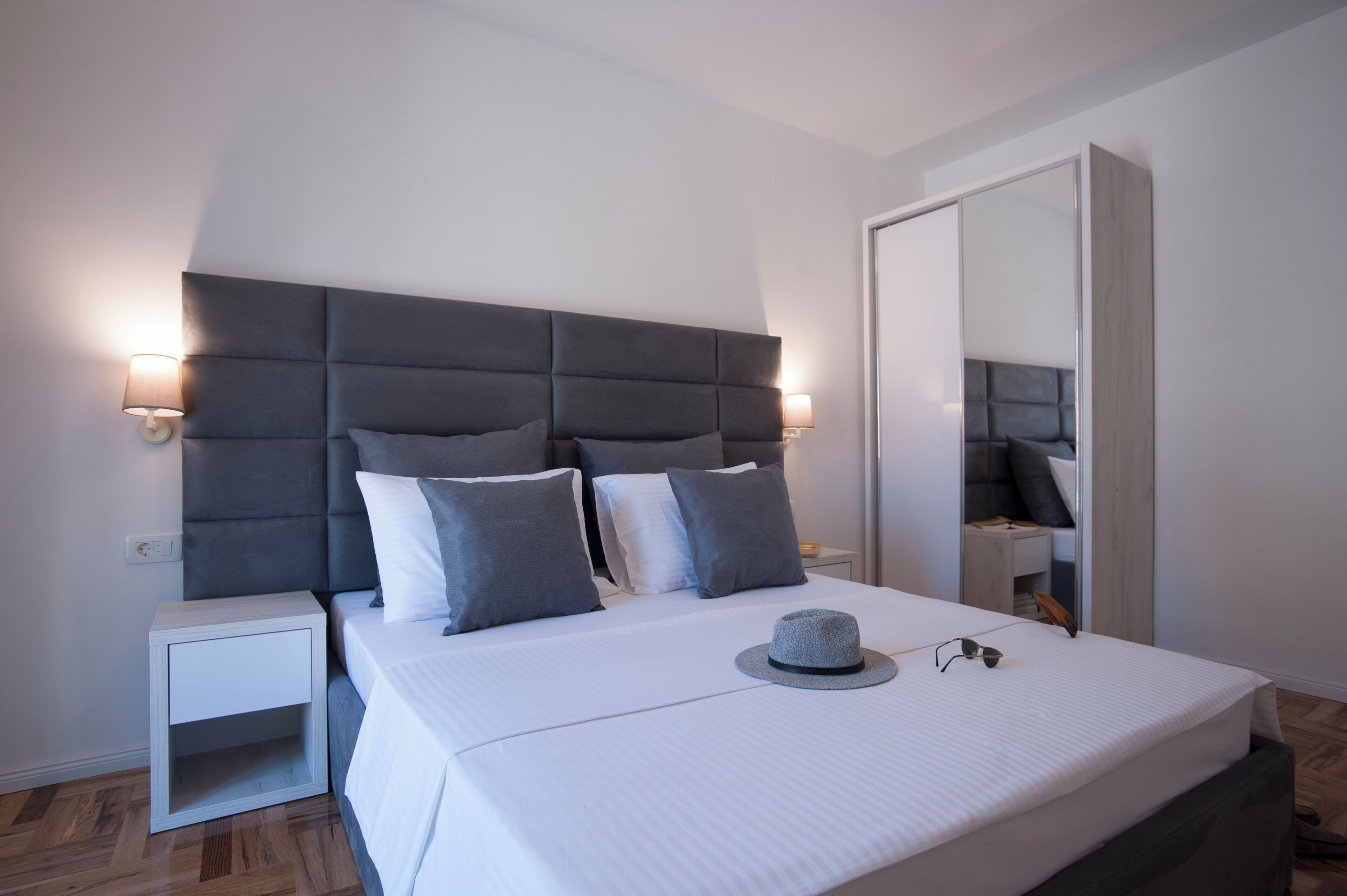 Departamento de diseñador, patio, vista al jardín | Caja de seguridad en la habitación y insonorización 