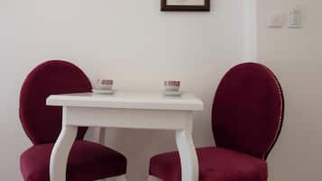 Estúdio design, varanda, vista para o jardim | Cofres nos quartos, quartos à prova de som