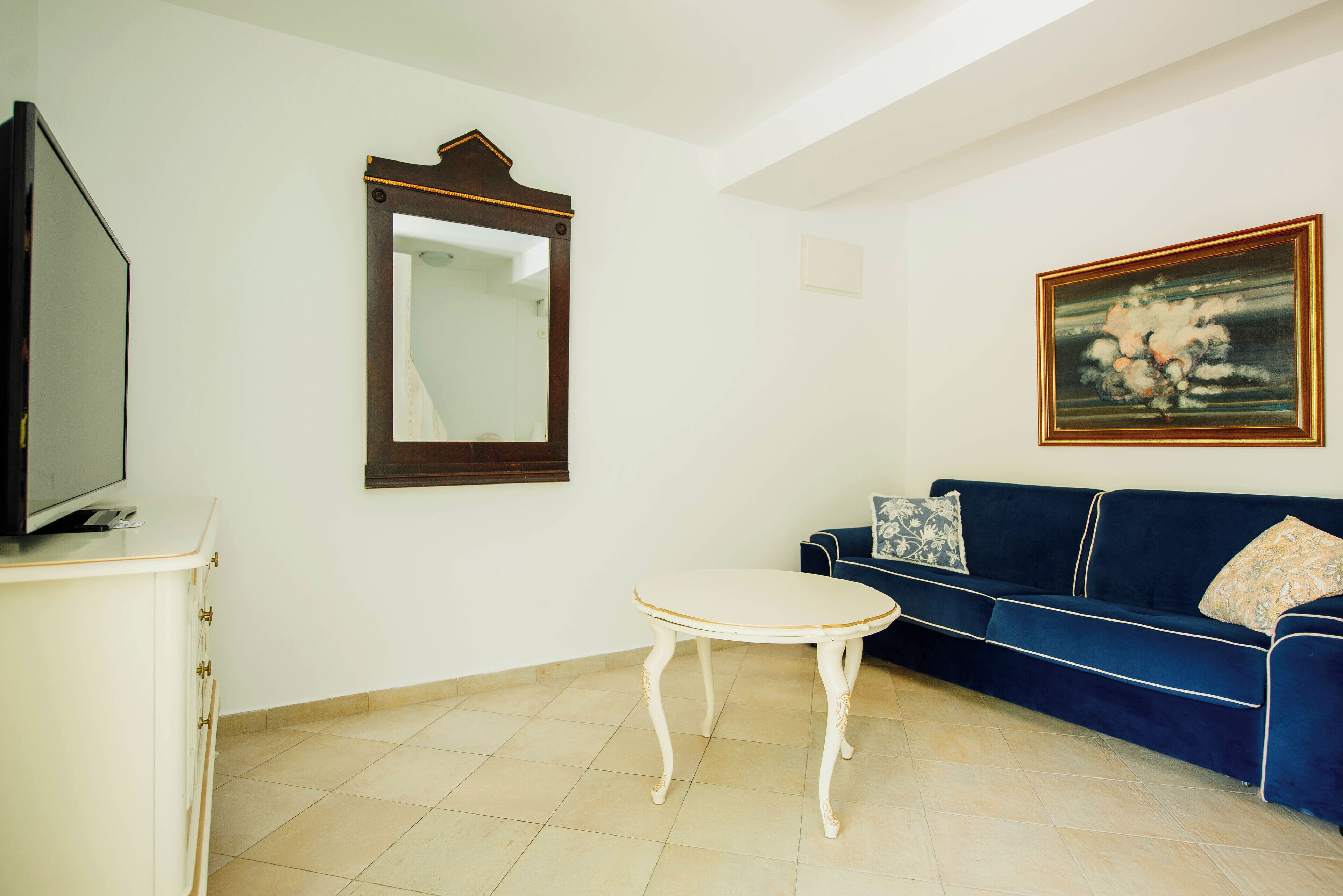 Departamento Prestigio, vista a la alberca | Área de sala de estar