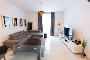 Luxury Apartment | Individually furnished, desk, iron/ironing board, free WiFi