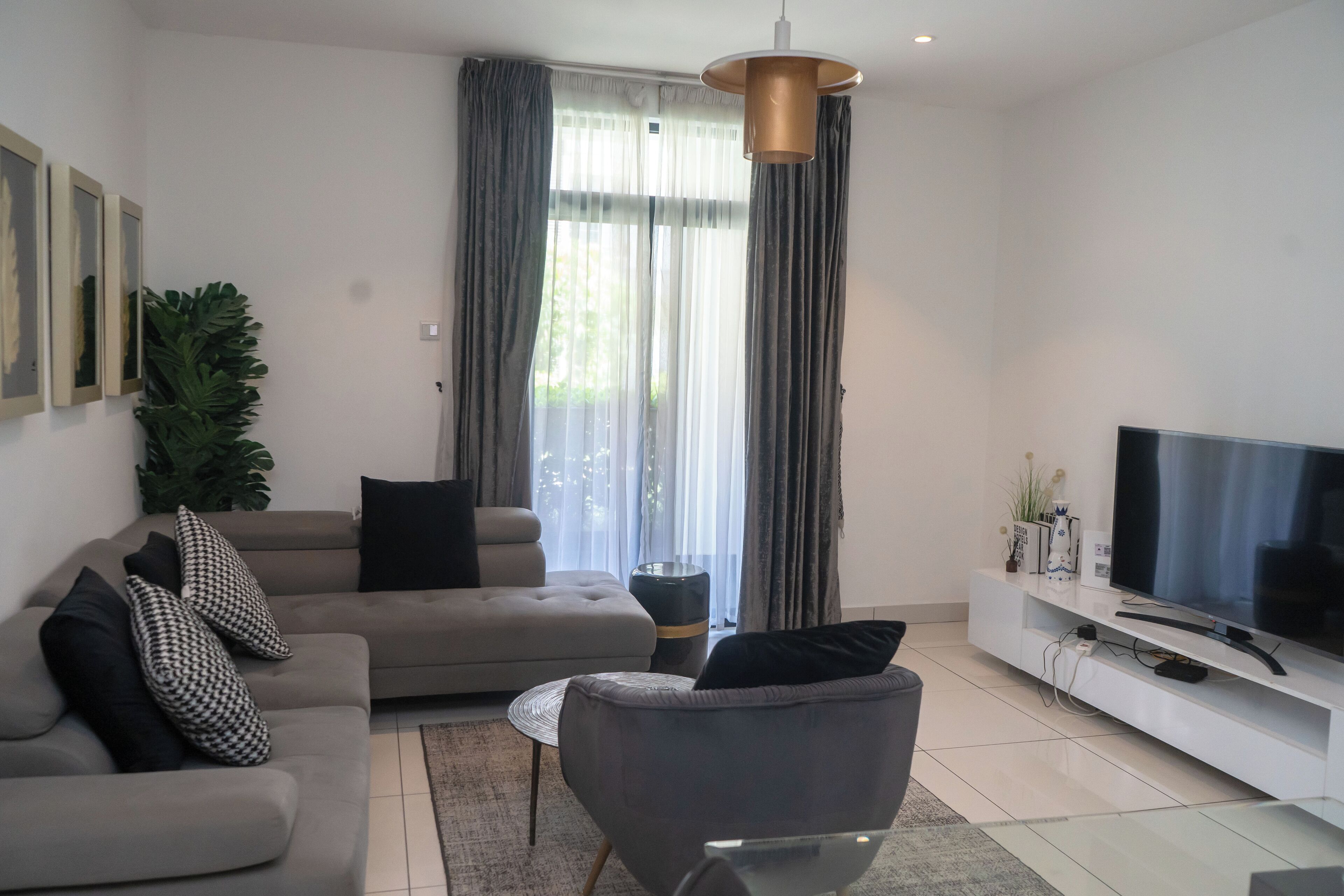 Luxury Apartment | Individually furnished, desk, iron/ironing board, free WiFi