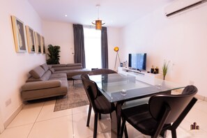 Luxury Apartment | Living area | Fireplace