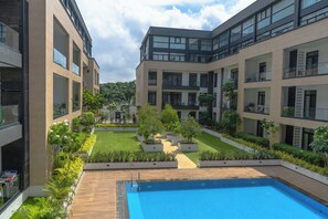 Outdoor pool - RoyalRest at Embassy Gardens (Accra)