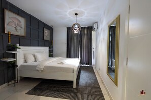 Apartemen Mewah | Dilengkapi dengan perabotan berbeda-beda dan meja kerja