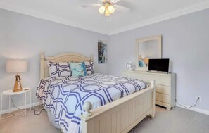 2 bedrooms, desk, iron/ironing board, WiFi