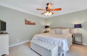 2 Schlafzimmer, Schreibtisch, Bügeleisen/Bügelbrett, WLAN