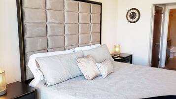 2 bedrooms, iron/ironing board, internet, bed sheets