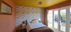 4 bedrooms, iron/ironing board, free WiFi, bed sheets - Sizeable 4 bed property on Huntingdon Ring road (Huntingdon)