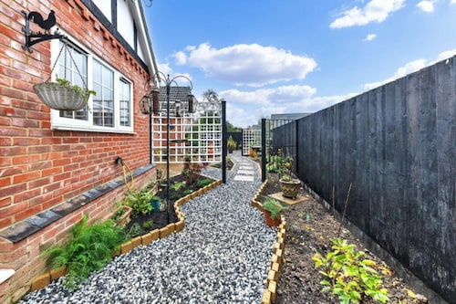 Sizeable 4 bed property on Huntingdon Ring road