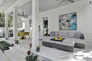 Outdoor dining - 3 bedroom/3.5 bath house. Master on the main! South end. (Saint Simons Island)