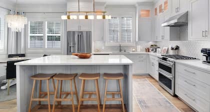 3 bedroom/3.5 bath house. Master on the main! South end.