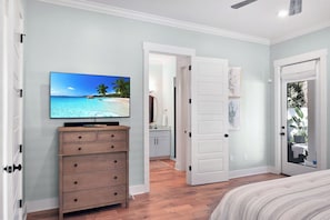 3 bedrooms, iron/ironing board, free WiFi, bed sheets - 3 bedroom/3.5 bath house. Master on the main! South end. (Saint Simons Island)