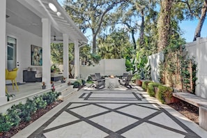 Terrace/patio - 3 bedroom/3.5 bath house. Master on the main! South end. (Saint Simons Island)