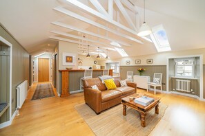Living area - The Granary -  an apartment that sleeps 2 guests  in 1 bedroom (Comrie)