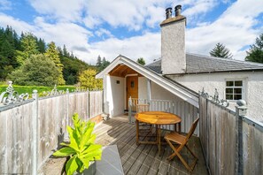 Outdoor dining - The Granary -  an apartment that sleeps 2 guests  in 1 bedroom (Comrie)