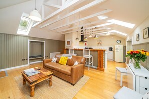 Living area - The Granary -  an apartment that sleeps 2 guests  in 1 bedroom (Comrie)