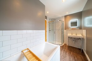 Shower, towels