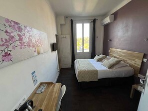 Classic Double Room, Garden View | Hypo-allergenic bedding, memory foam beds, minibar, in-room safe - Hôtel Le Thimothée (Saint-Raphaël)