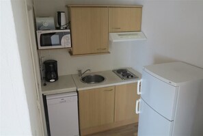 Familie-studiolejlighed - udsigt til have | Privat køkken | Mikrobølgeovn på fællesareal