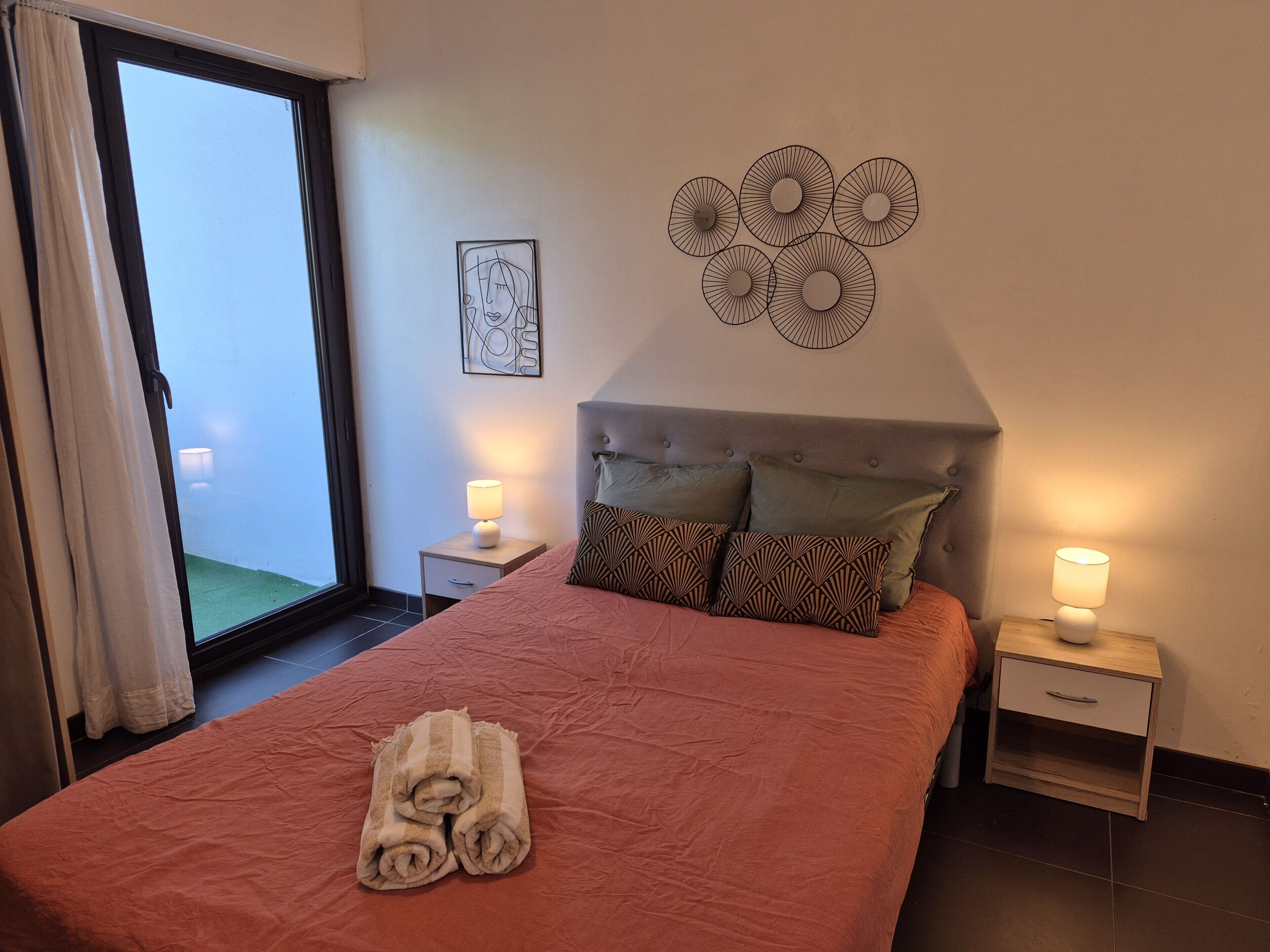 2 bedrooms, iron/ironing board, WiFi, bed sheets