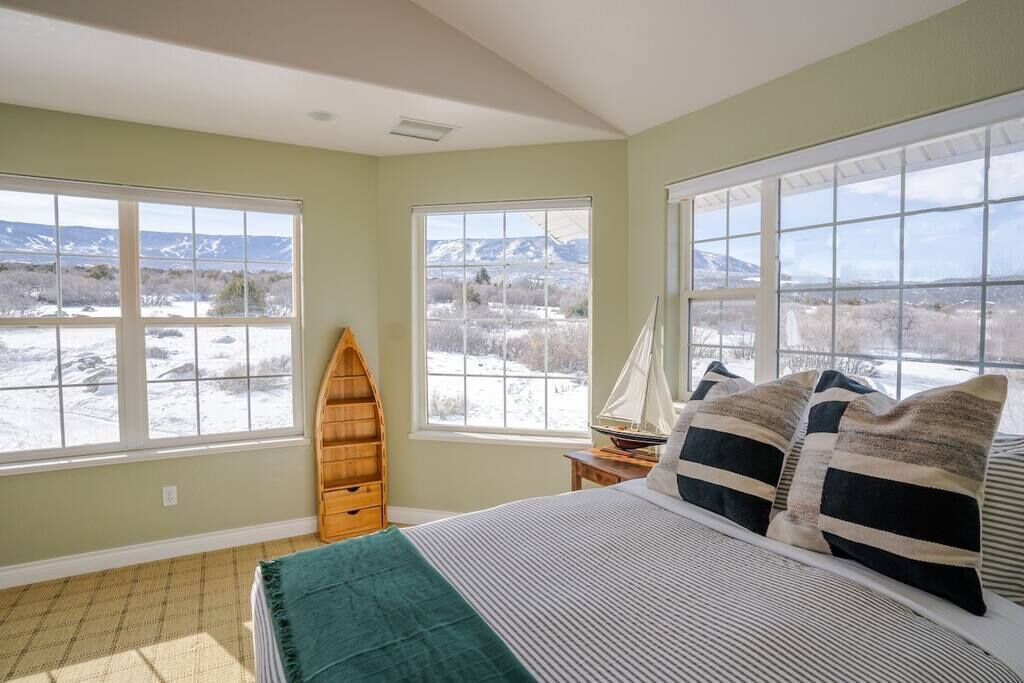 3 bedrooms, iron/ironing board, travel cot, free WiFi