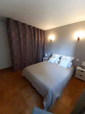 Iron/ironing board, WiFi