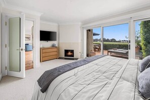 3 habitaciones, tabla de planchar con plancha, wifi y ropa de cama