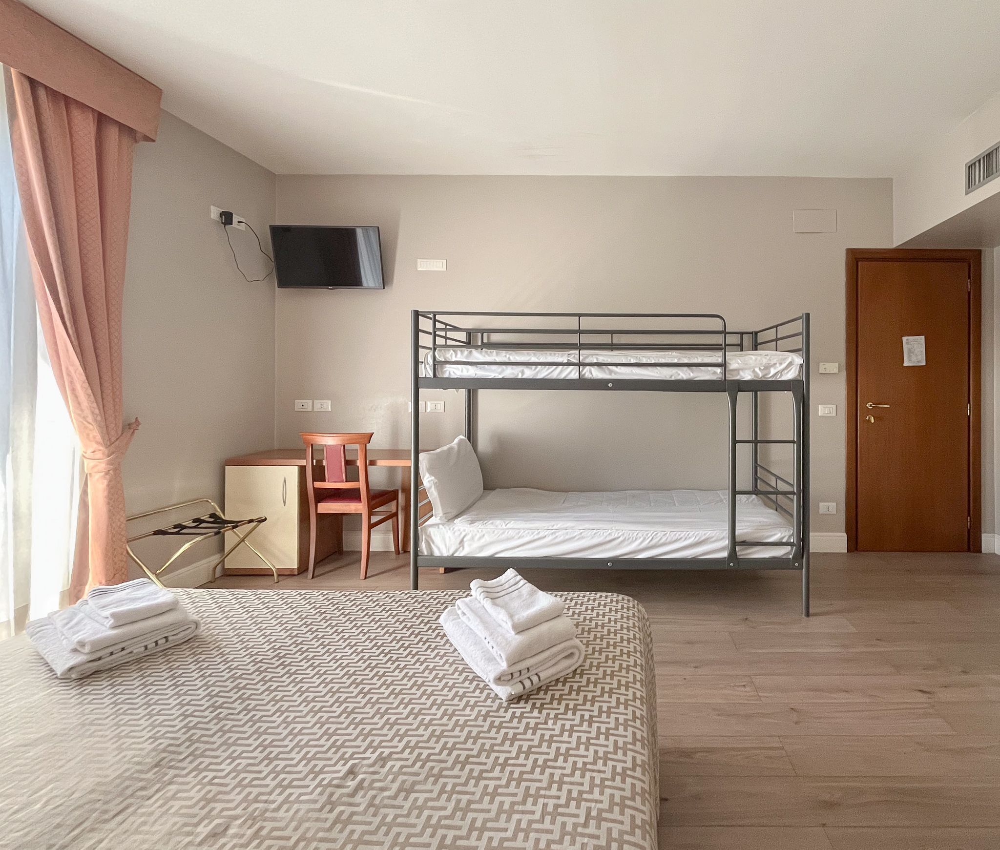 四人房, 露台 | 書桌、熨斗/熨衫板、免費 Wi-Fi、方便輪椅出入