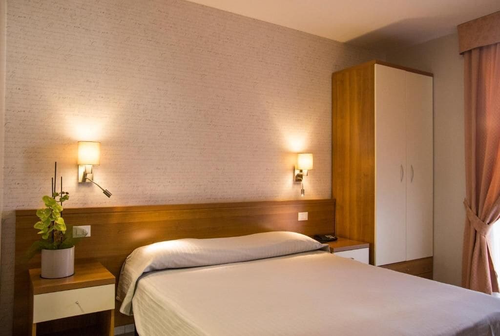 Chambre Double ou avec lits jumeaux, balcon | Bureau, fer et planche à repasser, Wi-Fi gratuit