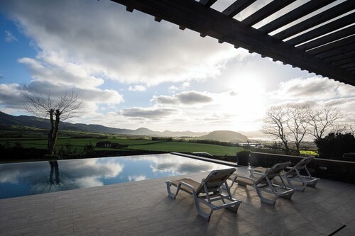 Refurbished country house with wonderful sea and mountain views of the north coast