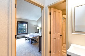 3 bedrooms, iron/ironing board, travel crib, free WiFi