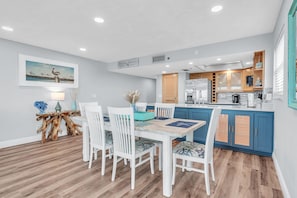 Dining - The Pointe #401 (Indian Shores)