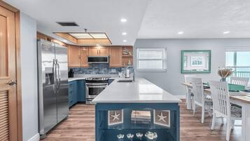 Condo, Multiple Beds (The Pointe #401) | Private kitchen