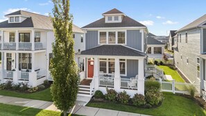 Exterior - Vista Azul - Harbor Shores getaway.  Downtown with comm pool (St Joseph)