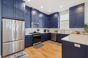 Fridge, microwave, oven, stovetop - Vista Azul - Harbor Shores getaway. Downtown with comm pool (St Joseph)