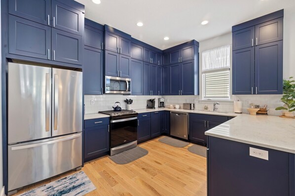 Fridge, microwave, oven, stovetop - Vista Azul - Harbor Shores getaway.  Downtown with comm pool (St Joseph)