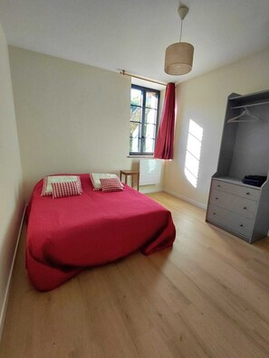 5 camere, ferro/asse da stiro, Wi-Fi, lenzuola